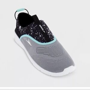 Barely used Speedo Womens Black Gray Size M 7/8 Water Shoes Slip On